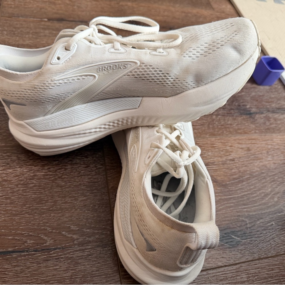 Women’s Brooks Glycerin 22 GTS White Athletic Shoes